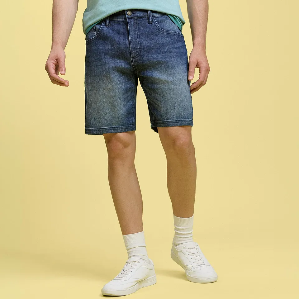 Uomo - Shorts di jeans leggeri con elastico in vita, relaxed fit - Blu scuro denim