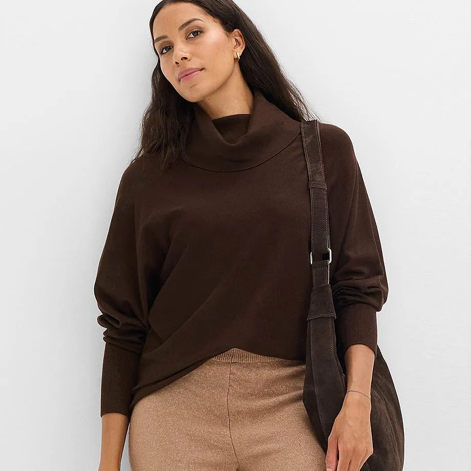 Maglione con collo a cascata marrone scuro