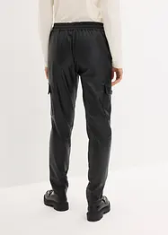 Pantaloni cargo in similpelle, bonprix