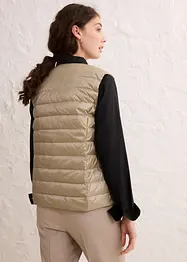 Gilet trapuntato leggero con piume riciclate, bonprix