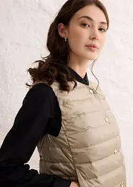 Gilet trapuntato leggero con piume riciclate, bonprix