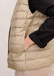 Gilet trapuntato leggero con piume riciclate, bonprix