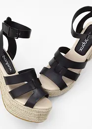 Sandali con tacco e plateau, bonprix