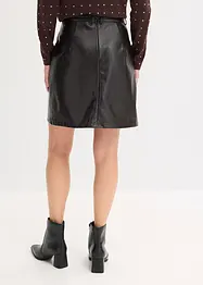 Gonna a pieghe in similpelle di vernice, bonprix