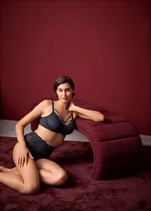 Panty a vita alta in pizzo delicato, bonprix