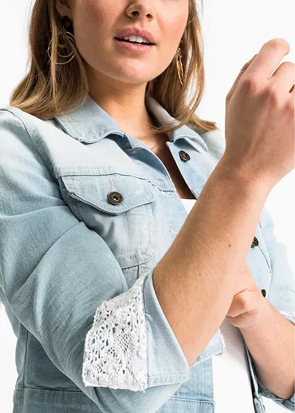 Giacca di jeans corta con dettagli di pizzo