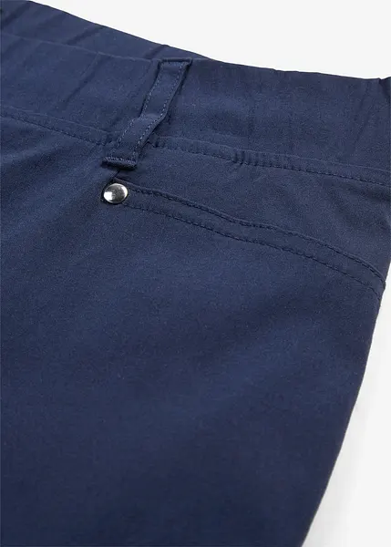 Pantaloni dal taglio classico con elastico in vita e passanti