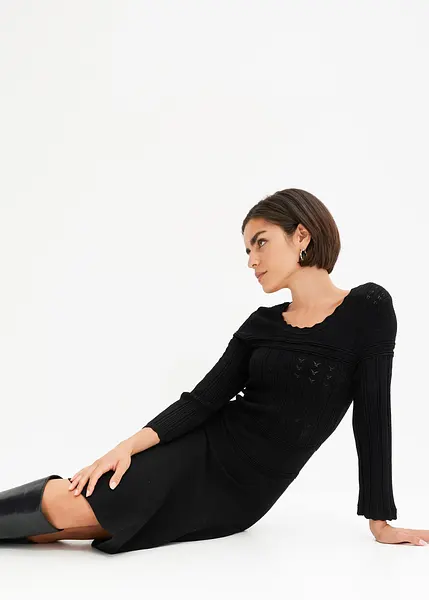 Abito in maglia moderno con bellissima lavorazione traforata