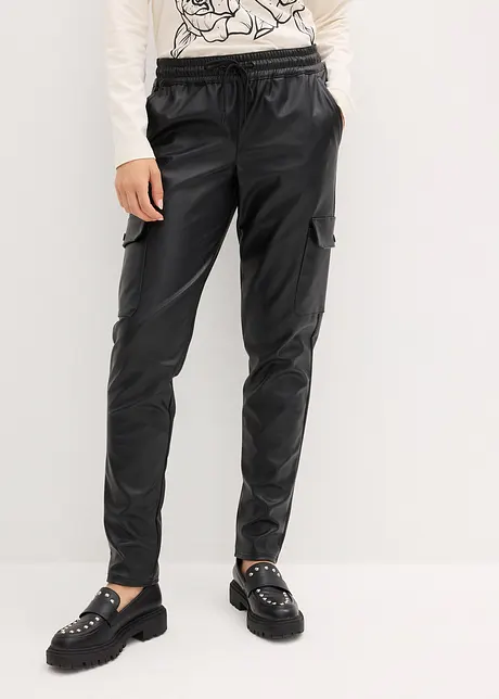 Pantaloni cargo in similpelle, bonprix