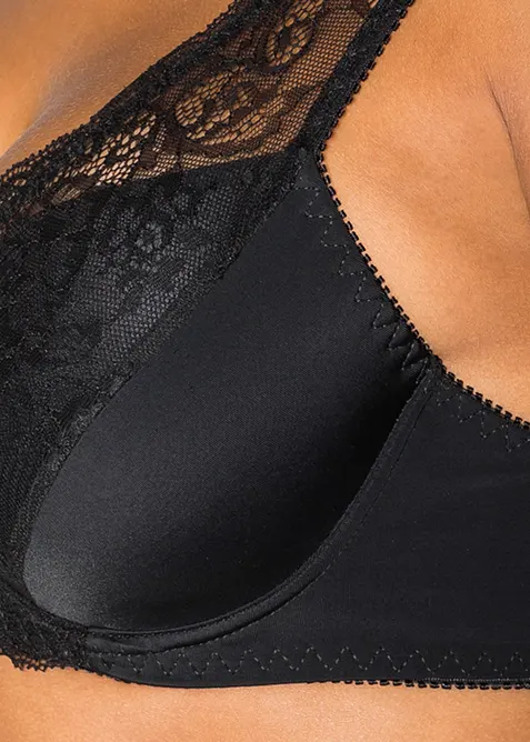Reggiseno con coppe preformate e pizzo delicato, bonprix