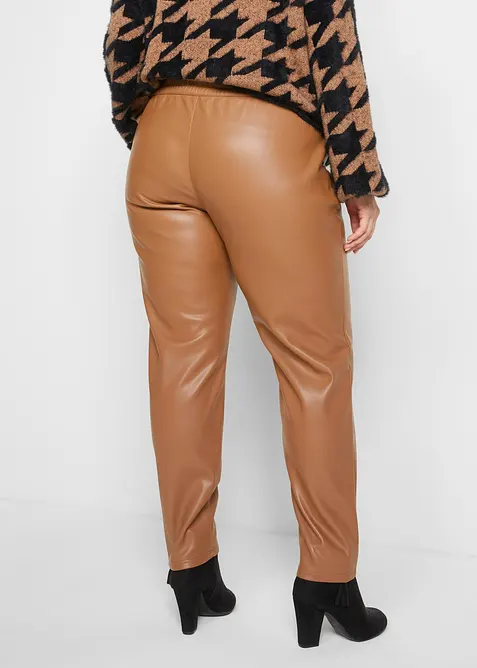 Pantaloni in similpelle con elastico in vita, bonprix