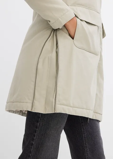 Giubbotto invernale ampio con cappuccio e fodera teddy, bonprix