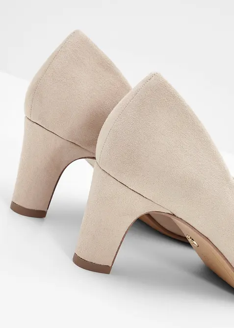 D&eacute;collet&eacute; Tamaris, Tamaris