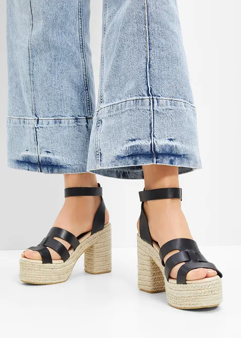 Sandali con tacco e plateau, bonprix