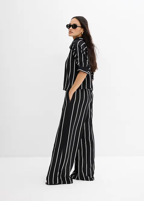 Camicia a maniche corte  in crêpe strutturato, bonprix