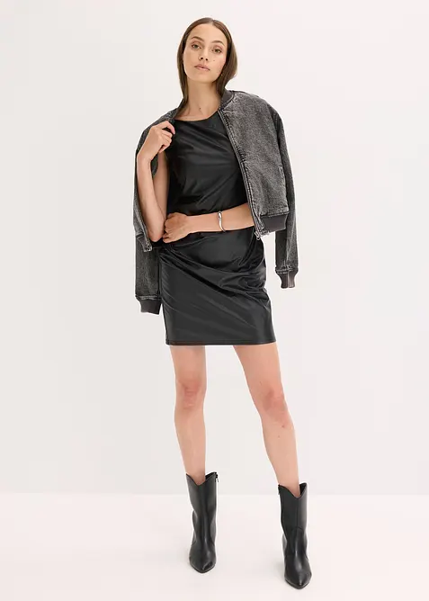 Miniabito in similpelle con spalle scoperte, bonprix