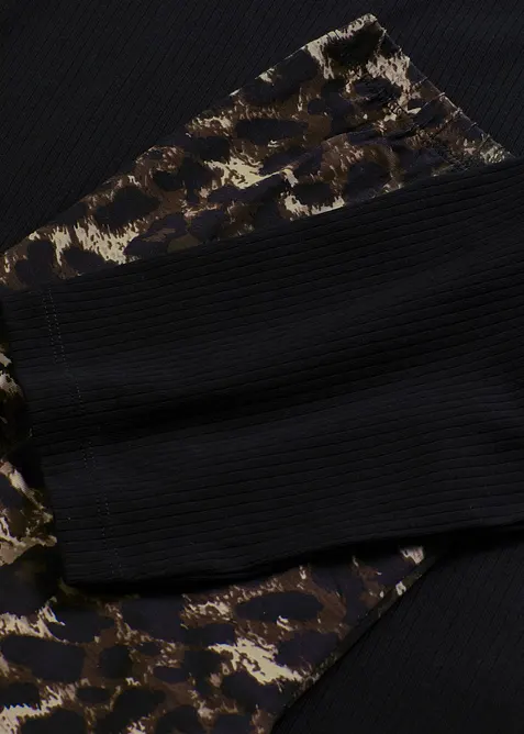 Pigiama con maglia a costine e pantaloni larghi, bonprix