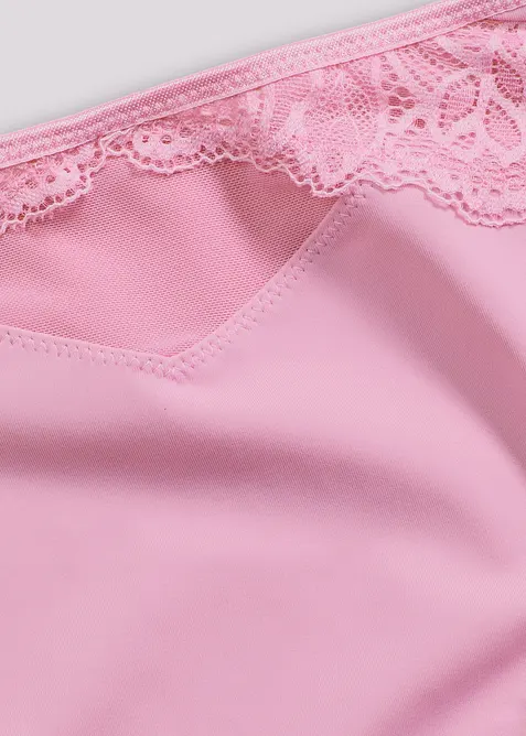 Slip alto con pizzo delicato, bonprix