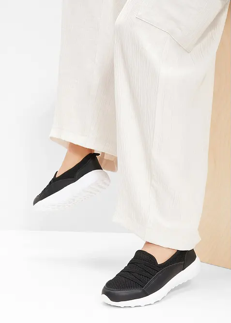 Sneaker slip-in comode con suola leggera, bonprix