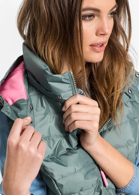 Gilet trapuntato con cappuccio, bonprix