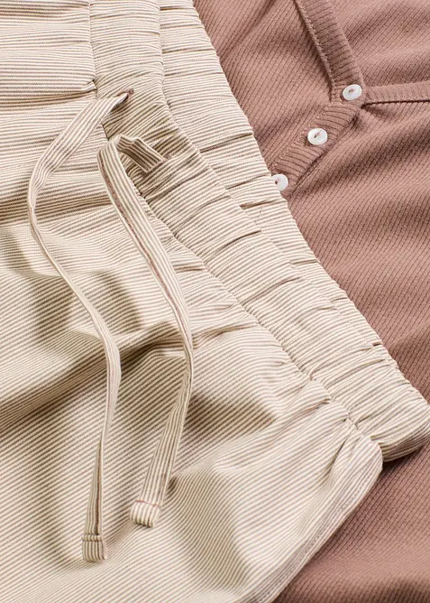 Tuta da casa con maglia a coste e pantaloni in tessuto, bonprix