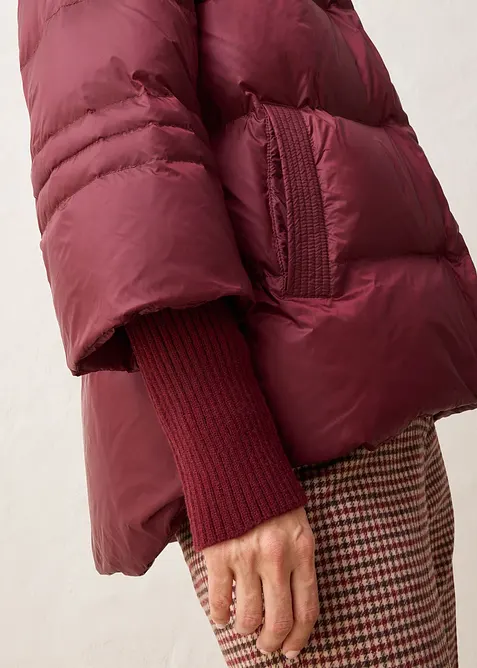 Piumino con piume riciclate e maniche di maglia, bonprix