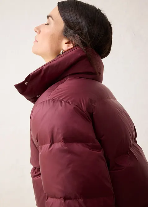 Piumino con piume riciclate e maniche di maglia, bonprix