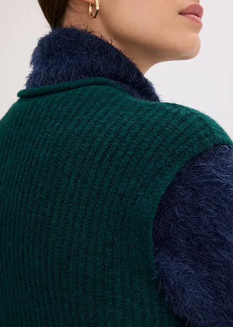 Gilet in maglia con bottoni decorativi, bonprix