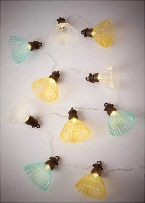 Catena luminosa LED a forma di fiore, bonprix