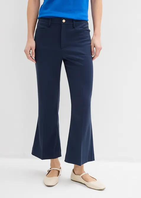 Pantaloni cropped svasati con bottone decorativo, bonprix