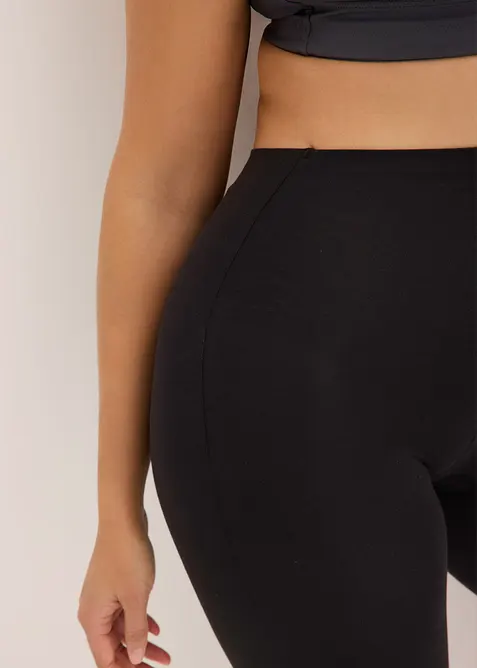 Pantaloncini in cotone con effetto modellante leggero, bonprix