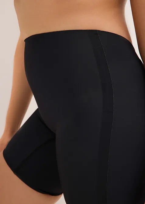 Pantaloncini con effetto modellante medio e taglio basso sul retro, bonprix