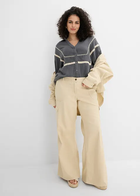 Blusa in mussola con inserti di pizzo, bonprix