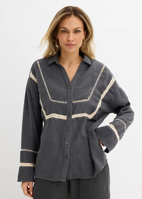 Blusa in mussola con inserti di pizzo, bonprix