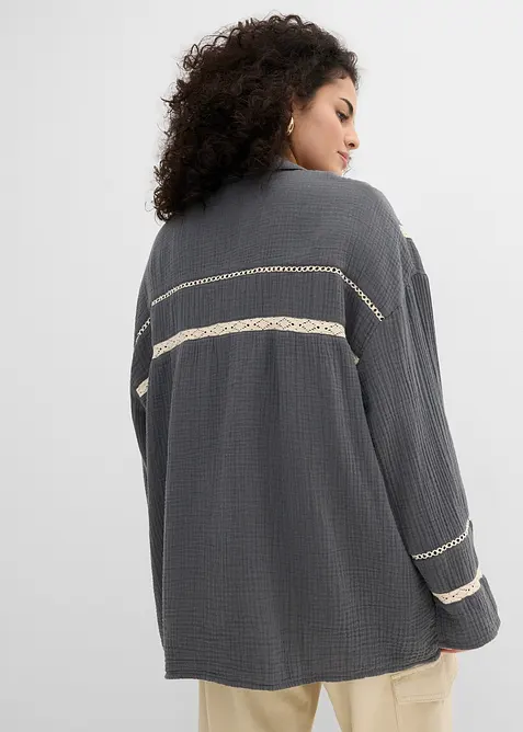 Blusa in mussola con inserti di pizzo, bonprix