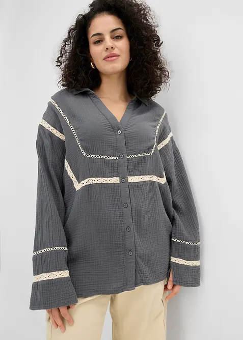 Blusa in mussola con inserti di pizzo, bonprix