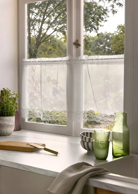 Tenda a vetro con bordo di pizzo e poliestere riciclato, bonprix