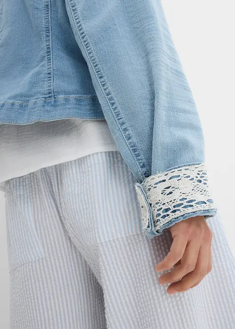 Giacca di jeans con inserto di pizzo, bonprix