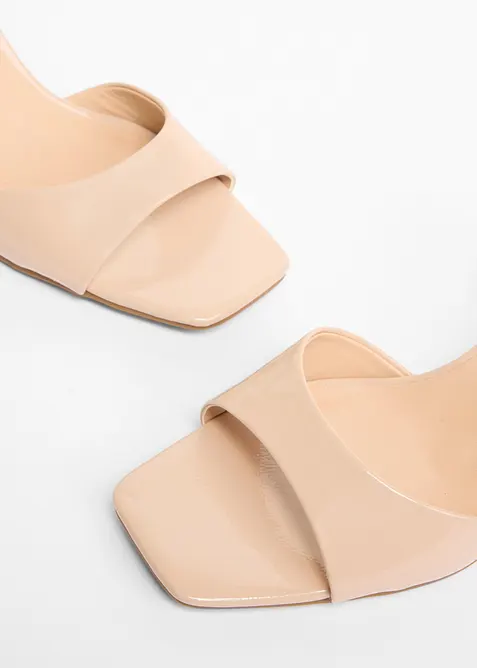 Sandali effetto vernice con cinturino, bonprix