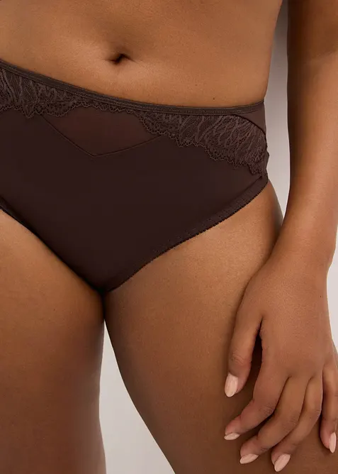 Slip alto con pizzo delicato, bonprix