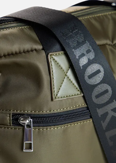 Borsa sportiva con dettagli a contrasto, bonprix