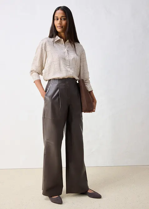 Pantaloni in pelle con pinces, bonprix