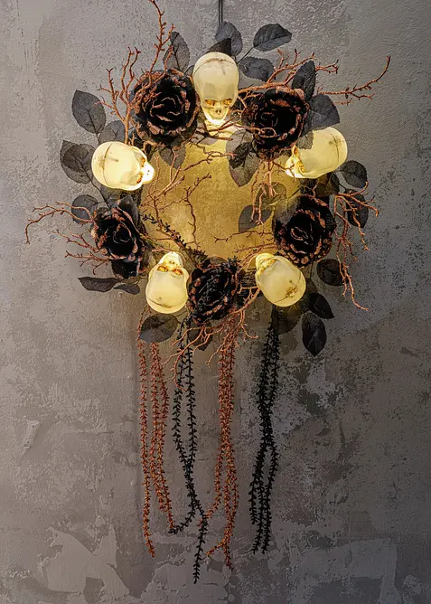Ghirlanda con luce LED e piccoli teschi, bonprix