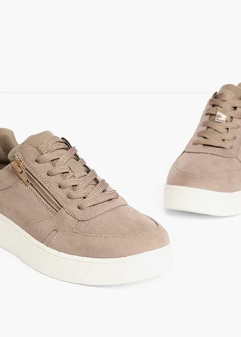 Sneaker con soletta imbottita, bonprix