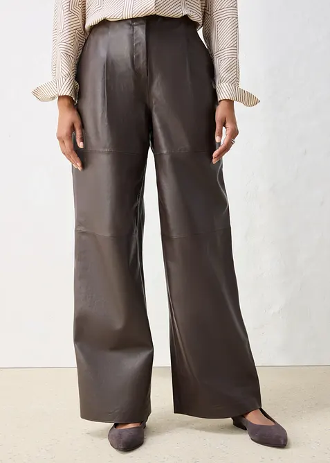 Pantaloni in pelle con pinces, bonprix