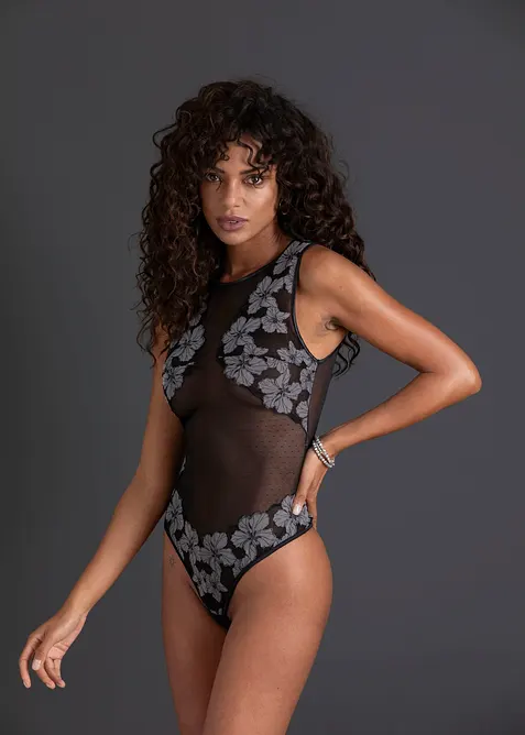 Body con perizoma e ricami raffinati, bonprix