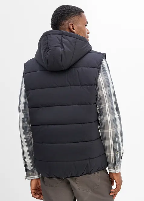 Gilet trapuntato con cappuccio e dettagli in similpelle, bonprix