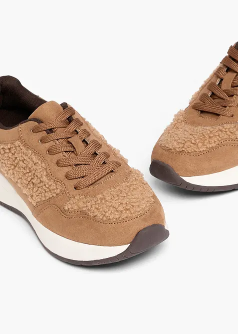 Chunky sneaker con dettagli in pelliccia sintetica, bonprix
