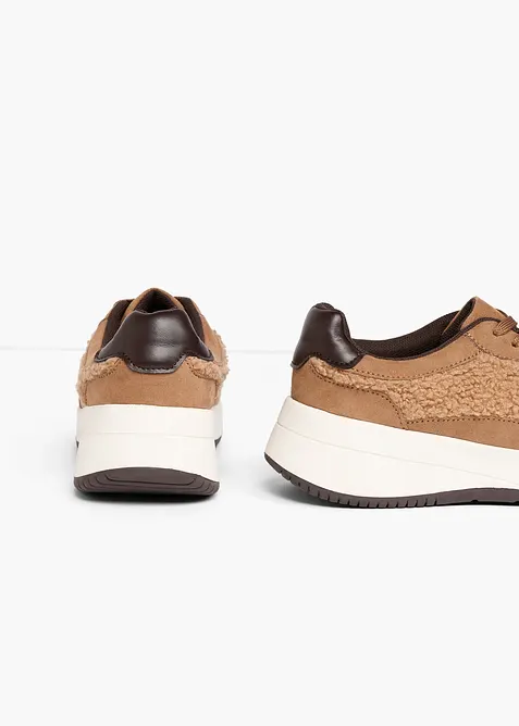 Chunky sneaker con dettagli in pelliccia sintetica, bonprix