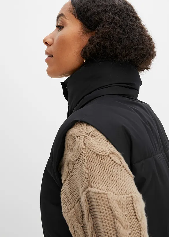 Gilet trapuntato imbottito in poliestere riciclato con cappuccio staccabile, bonprix